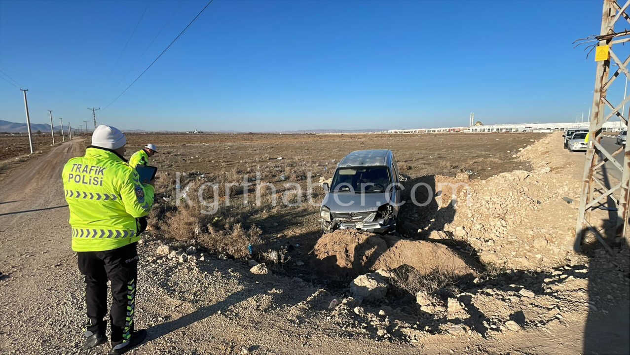 Karamanda Hafif Ticari Arac Yoldan Cikti Surucu Yaralandi7