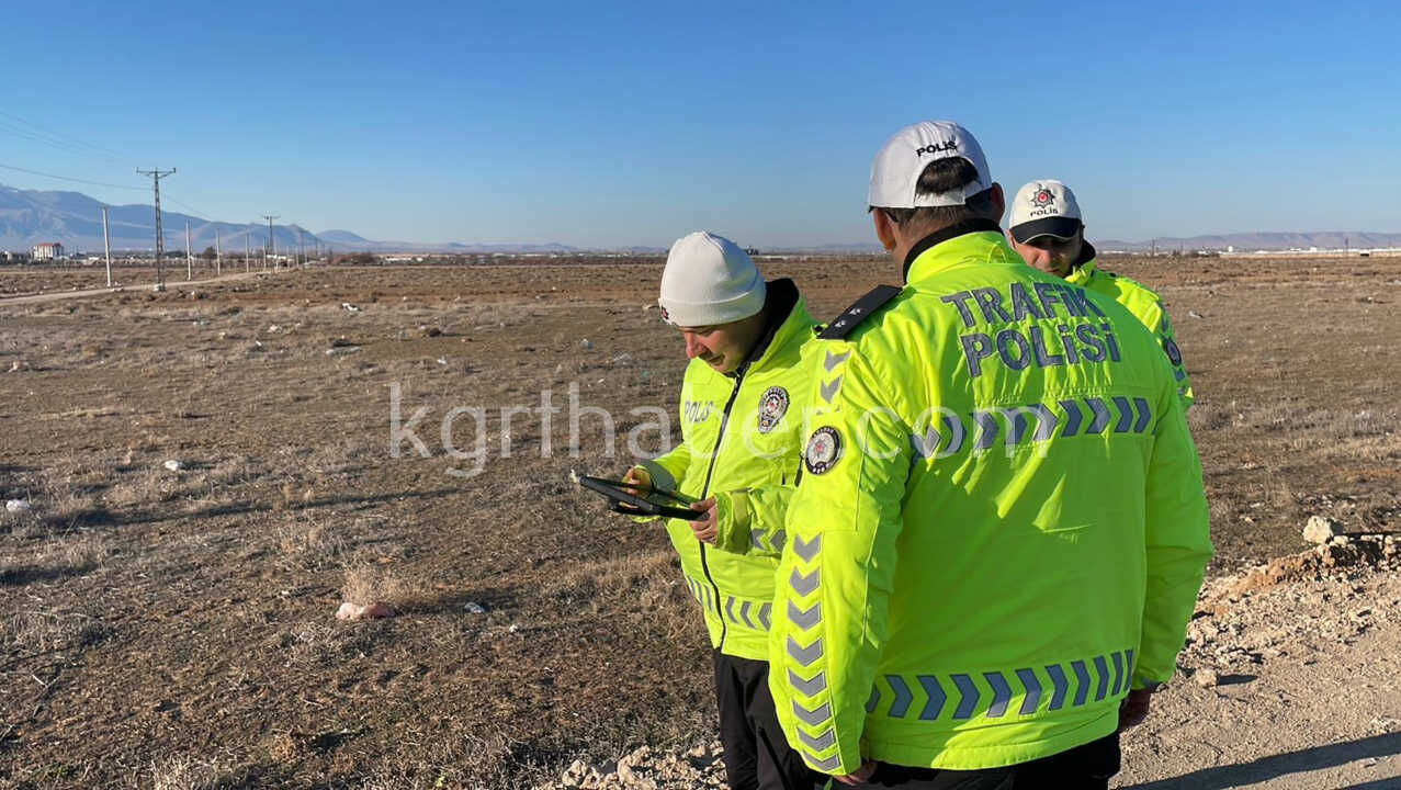 Karamanda Hafif Ticari Arac Yoldan Cikti Surucu Yaralandi9