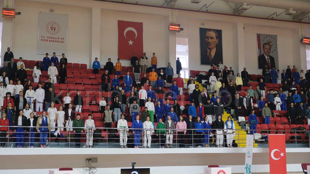 Karamanda Okul Sporlari Yildizlar Judo Turkiye Birinciligi Heyecani Basladi14