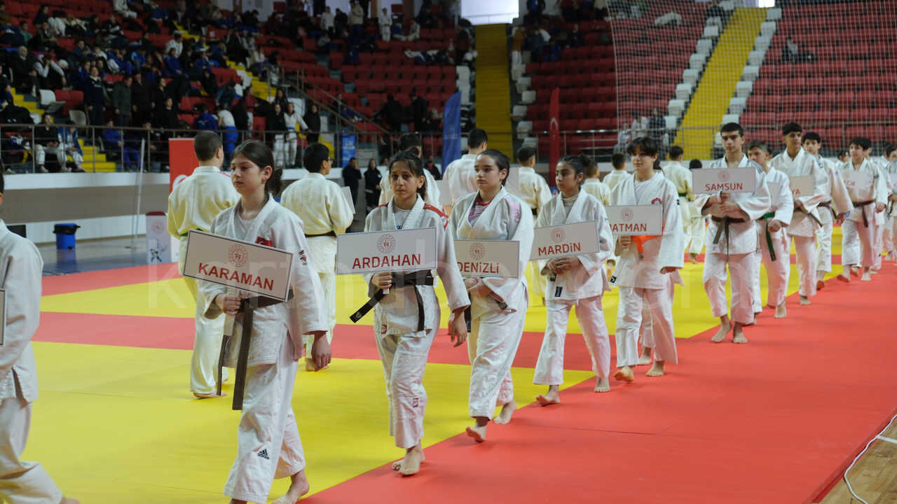 Karamanda Okul Sporlari Yildizlar Judo Turkiye Birinciligi Heyecani Basladi17