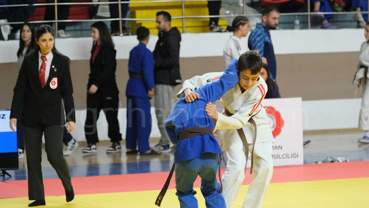 Karamanda Okul Sporlari Yildizlar Judo Turkiye Birinciligi Heyecani Basladi19