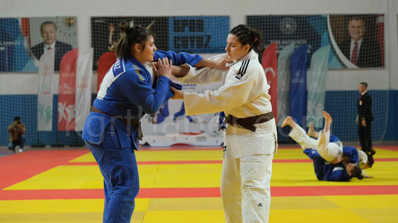 Karamanda Okul Sporlari Yildizlar Judo Turkiye Birinciligi Heyecani Basladi6