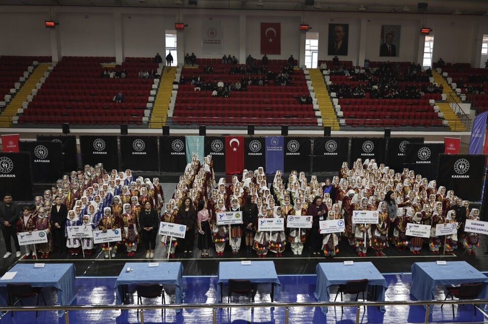 Karamanda Okullar Arasi Halk Oyunlari Yarismasi Nefes Kesti2