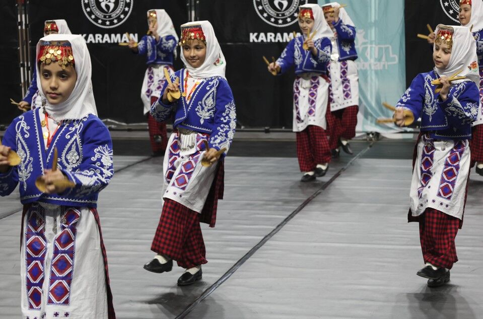 Karamanda Okullar Arasi Halk Oyunlari Yarismasi Nefes Kesti3