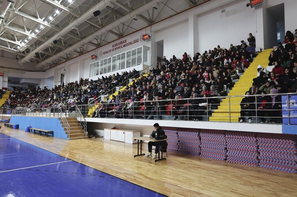 Karamanda Okullar Arasi Halk Oyunlari Yarismasi Nefes Kesti5