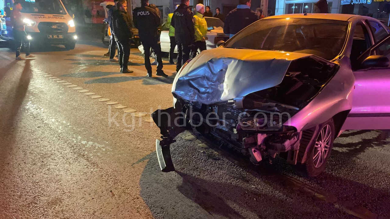 Karamanda Park Halindeki Araca Carpan Otomobil Kamerada 2 Yarali10