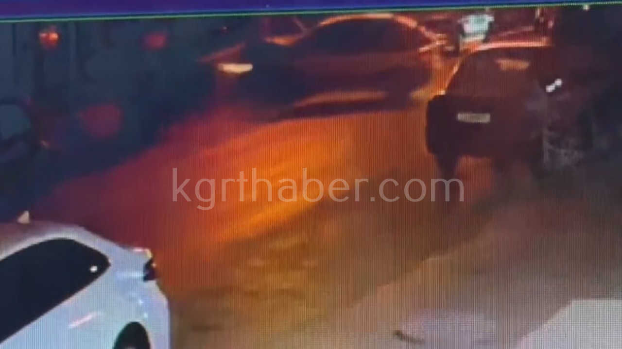 Karamanda Park Halindeki Araca Carpan Otomobil Kamerada 2 Yarali2