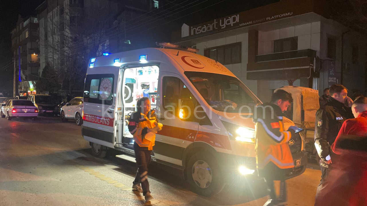 Karamanda Park Halindeki Araca Carpan Otomobil Kamerada 2 Yarali4