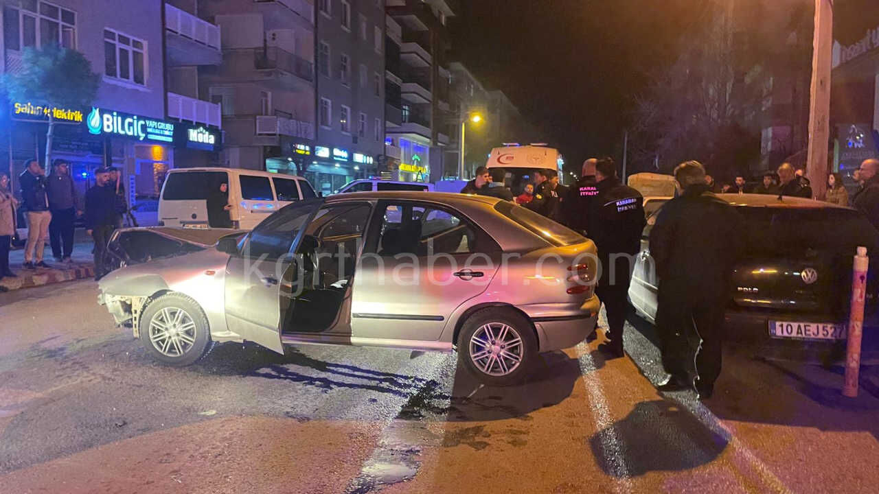 Karamanda Park Halindeki Araca Carpan Otomobil Kamerada 2 Yarali6