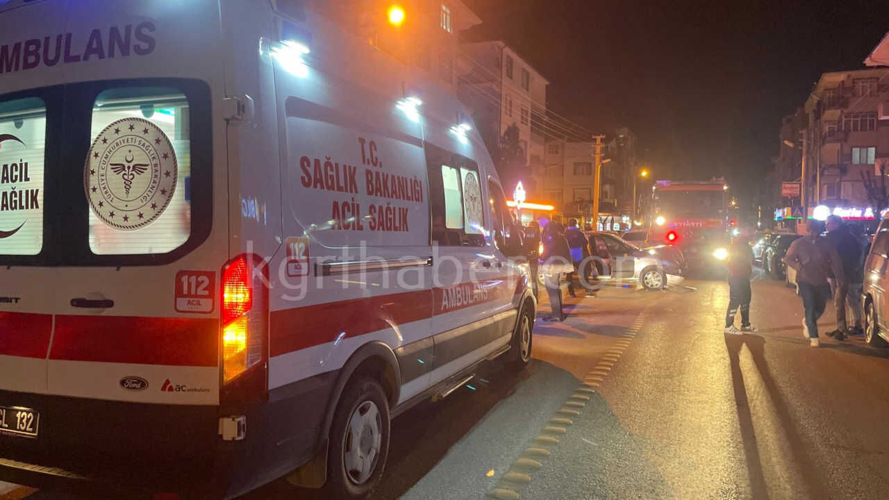 Karamanda Park Halindeki Araca Carpan Otomobil Kamerada 2 Yarali8