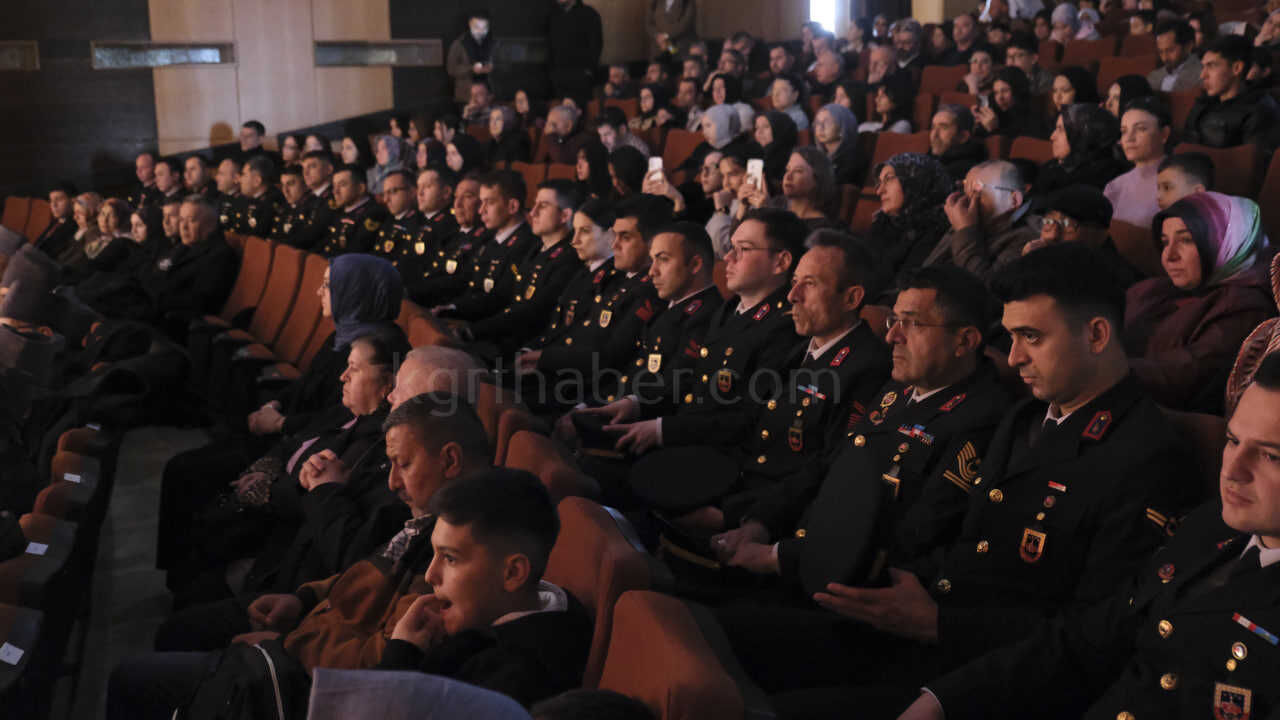 Karamandaki Canakkale Etkinligi Ayakta Alkislandi0