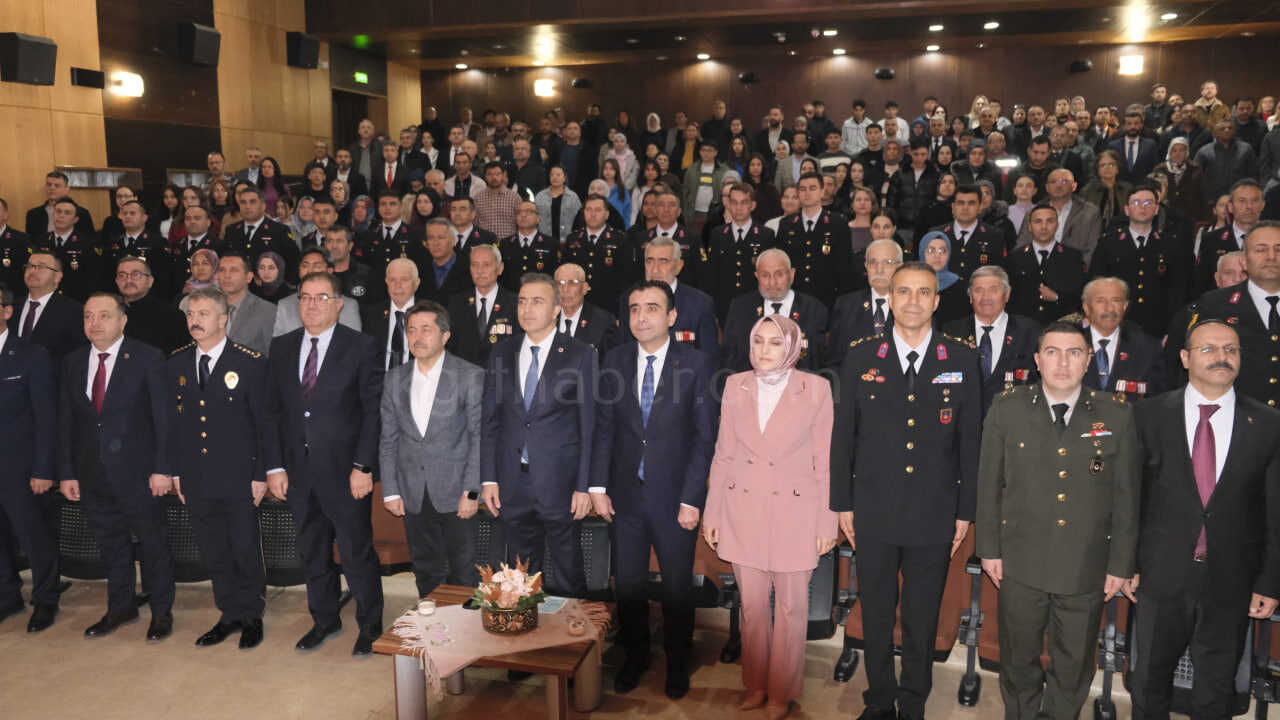 Karamandaki Canakkale Etkinligi Ayakta Alkislandi16