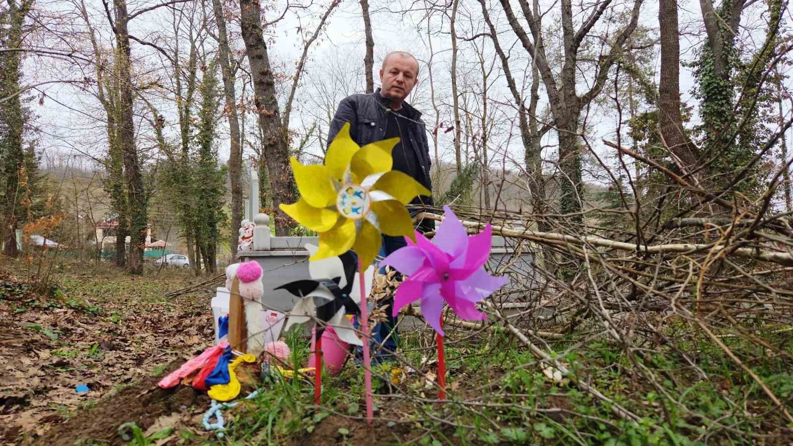 Kizlarini Kazada Kaybeden Ailenin En Aci Bayrami1