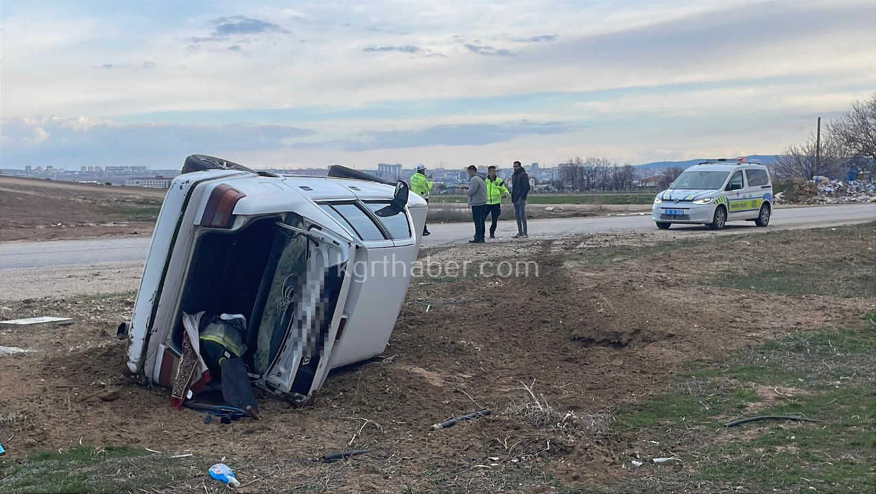 Kontrolden Cikan Otomobil Sarampole Devrildi 5 Kisi Yara Almadan Kurtuldu3