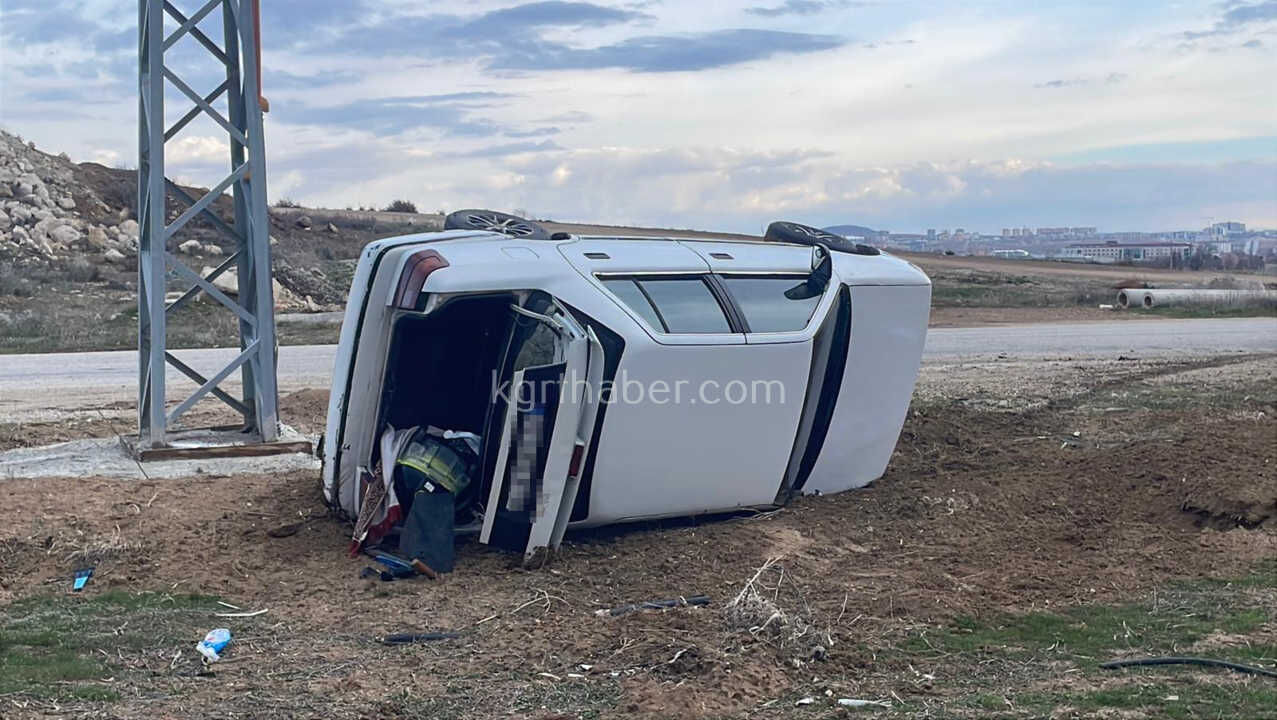 Kontrolden Cikan Otomobil Sarampole Devrildi 5 Kisi Yara Almadan Kurtuldu4