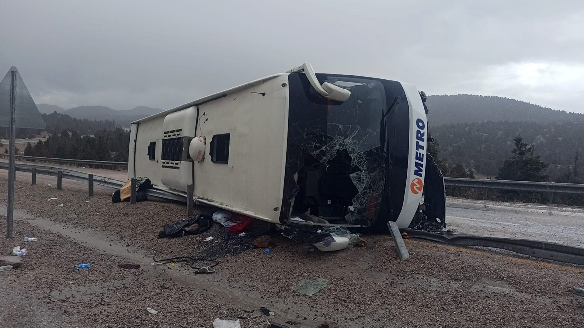 Konyada Yolcu Otobusu Devrildi Cok Sayida Yarali Var (5)