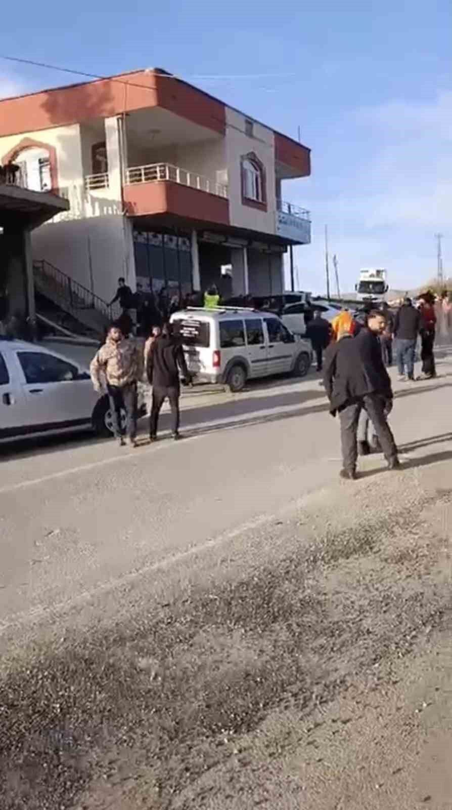 Mardinde Alacak Verecek Kavgasi Sopalar Konustu 7 Yarali (2)