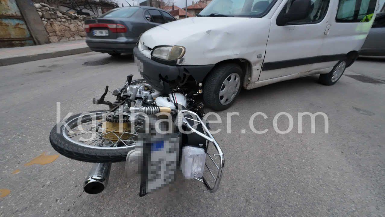 Motosiklet Hafif Ticari Aracin Tamponuna Saplandi 1 Yarali0