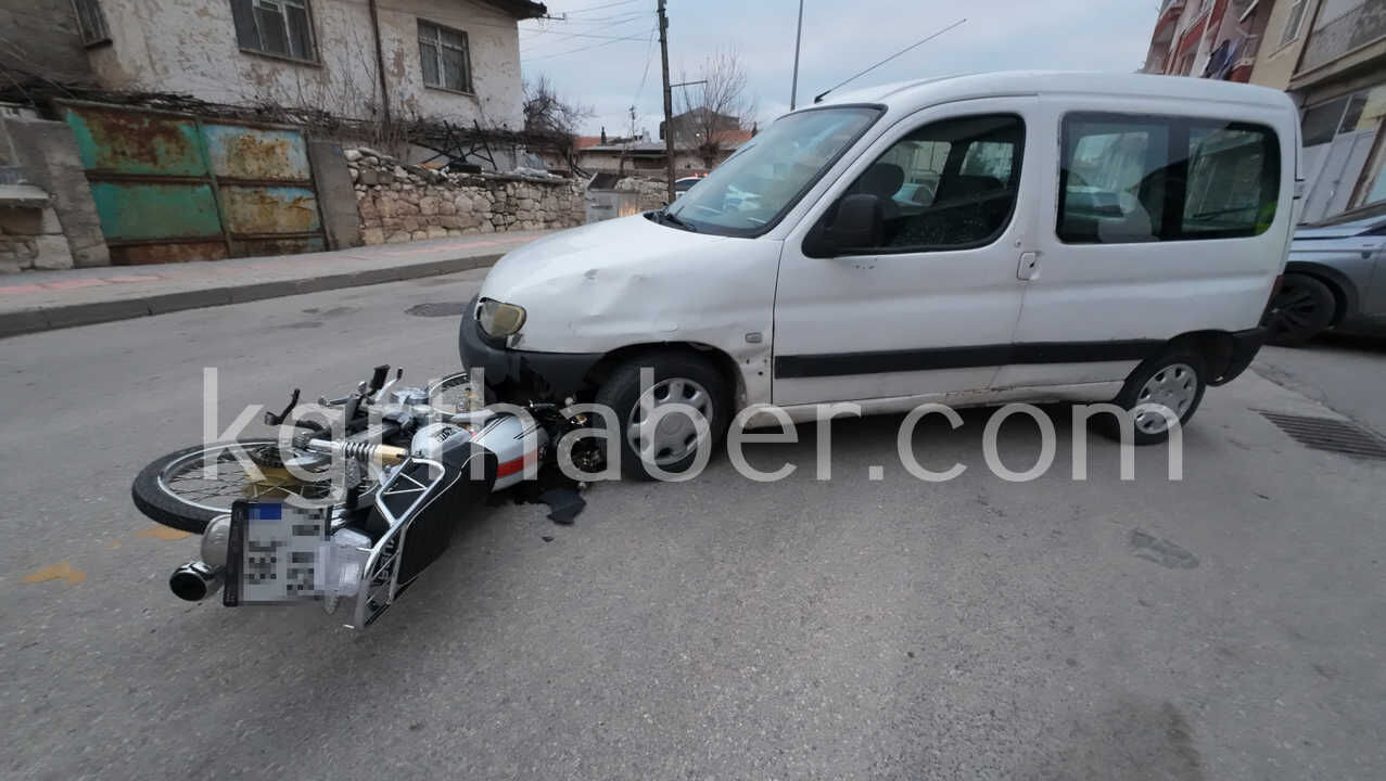 Motosiklet Hafif Ticari Aracin Tamponuna Saplandi 1 Yarali2