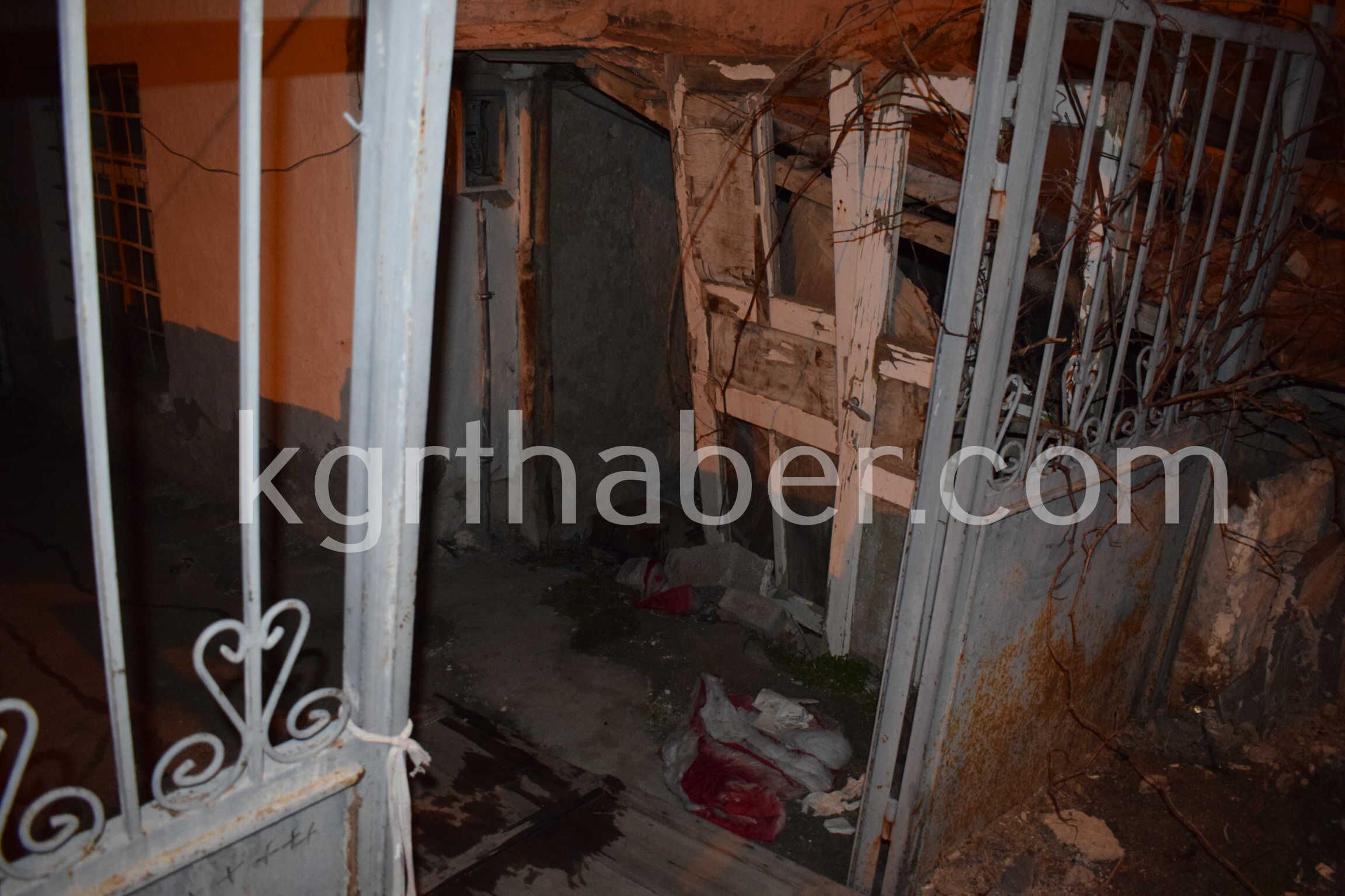 Mustakil Evin Bodrum Katinda Yangin Ekipler Seferber Oldu3