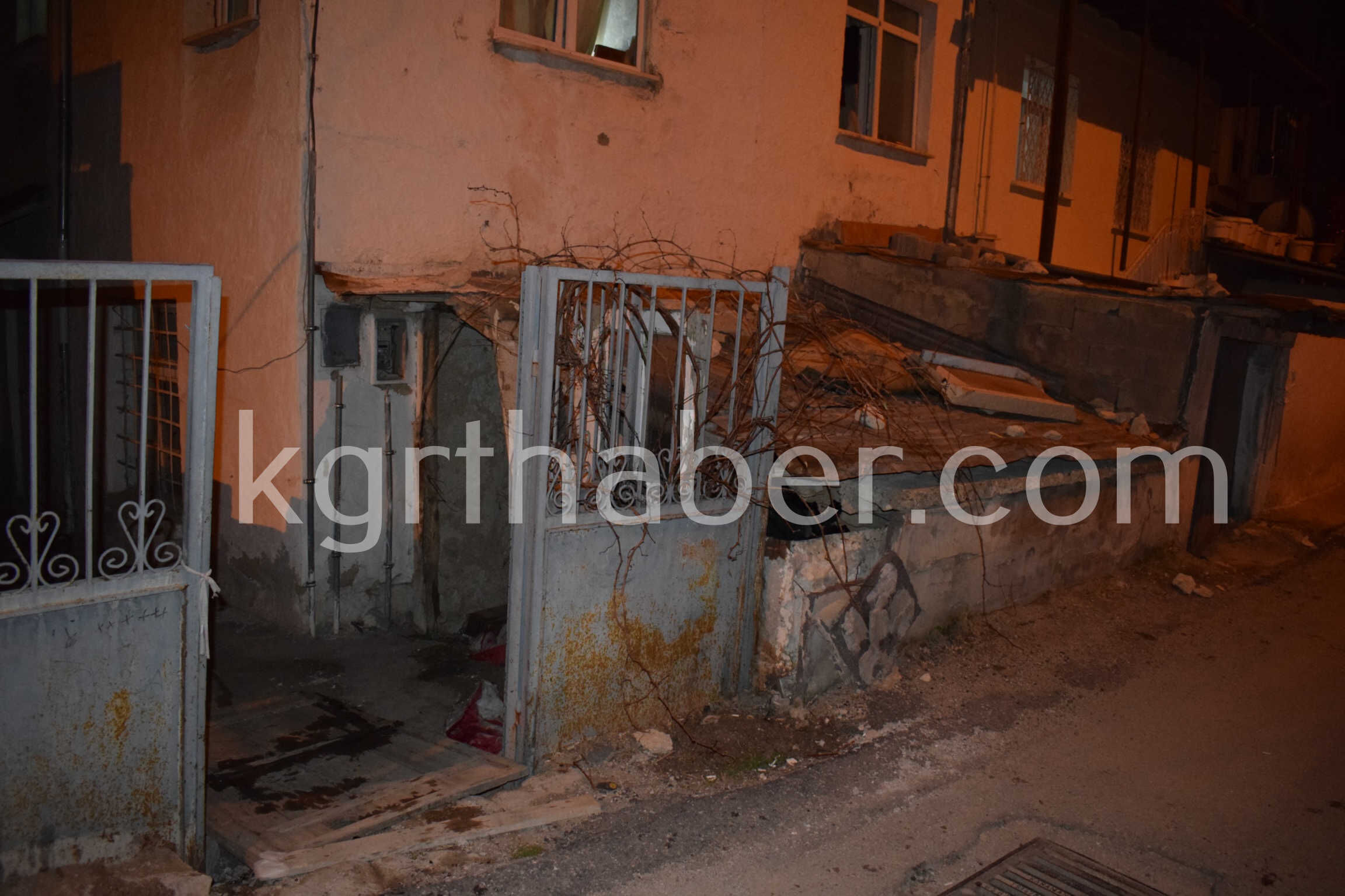 Mustakil Evin Bodrum Katinda Yangin Ekipler Seferber Oldu4