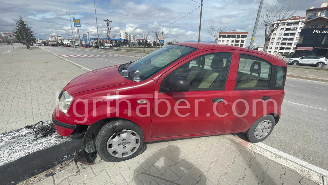 Otomobil Refuje Cikti Surucu Kazayi Yara Almadan Atlatti0