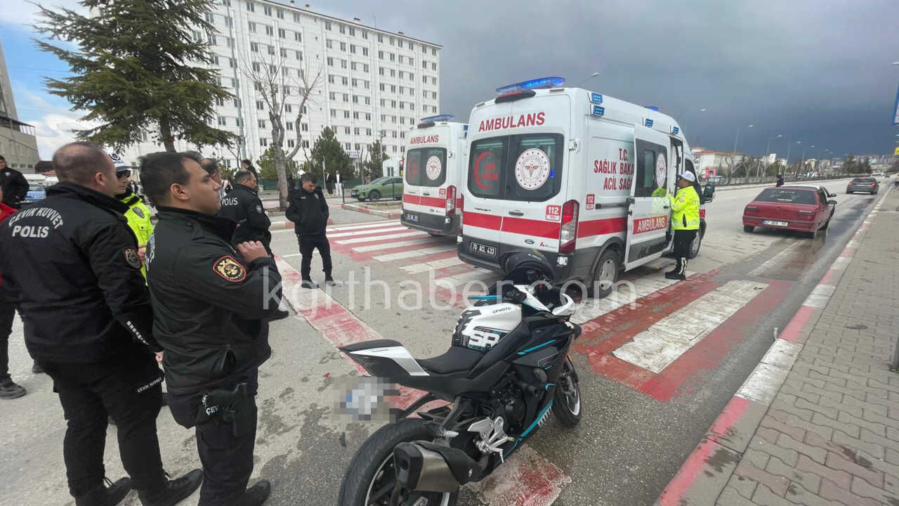 Yol Vermek Icin Duran Otomobile Motosiklet Carpti1 Yarali3