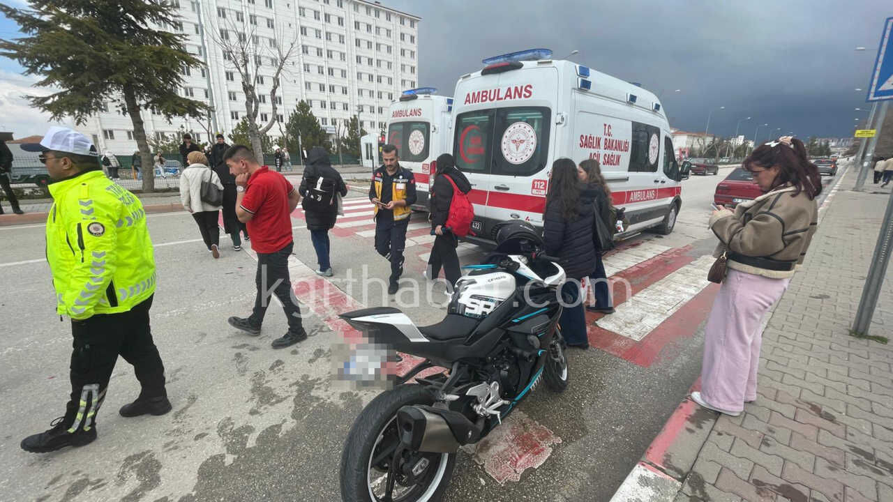 Yol Vermek Icin Duran Otomobile Motosiklet Carpti1 Yarali4