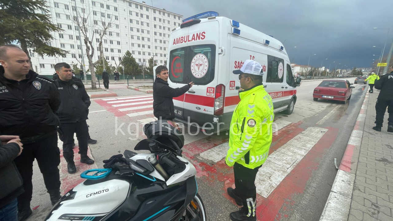 Yol Vermek Icin Duran Otomobile Motosiklet Carpti1 Yarali6