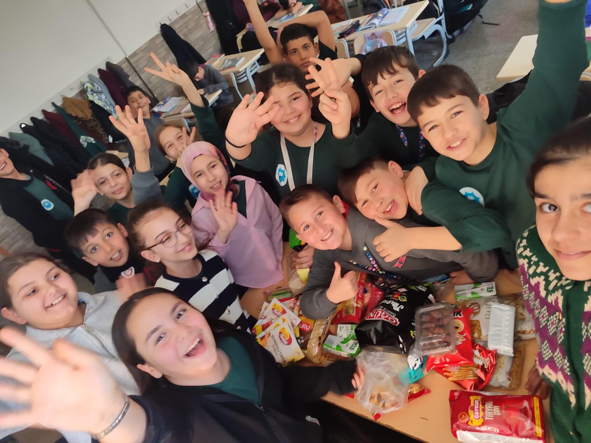 Yunus Emre Ortaokulu Ogrencilerinden Ramazan Dayanismasi (2)