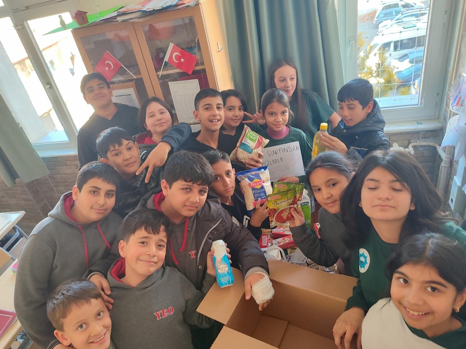 Yunus Emre Ortaokulu Ogrencilerinden Ramazan Dayanismasi (8)