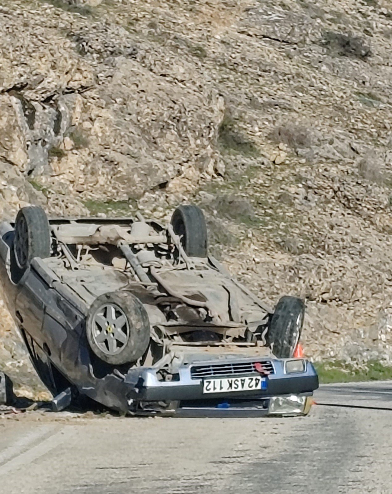 konyada-kontrolden-cikan-otomobil-ters-dondu1