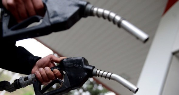 Akaryakitta Buyuk Indirim Motorinde 12 Tlyi Asan Dusus (1)