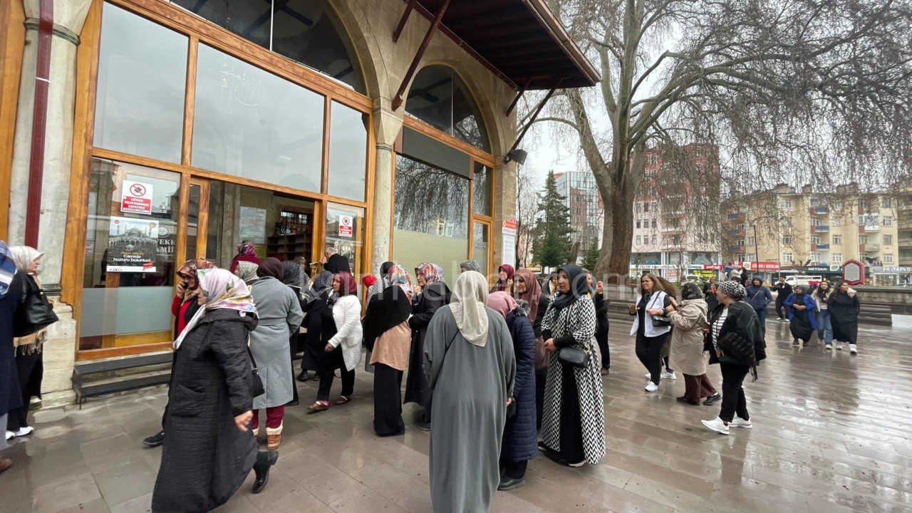 Alanyali Turist Kafilesi Yagmura Ragmen Karamani Gezdi5