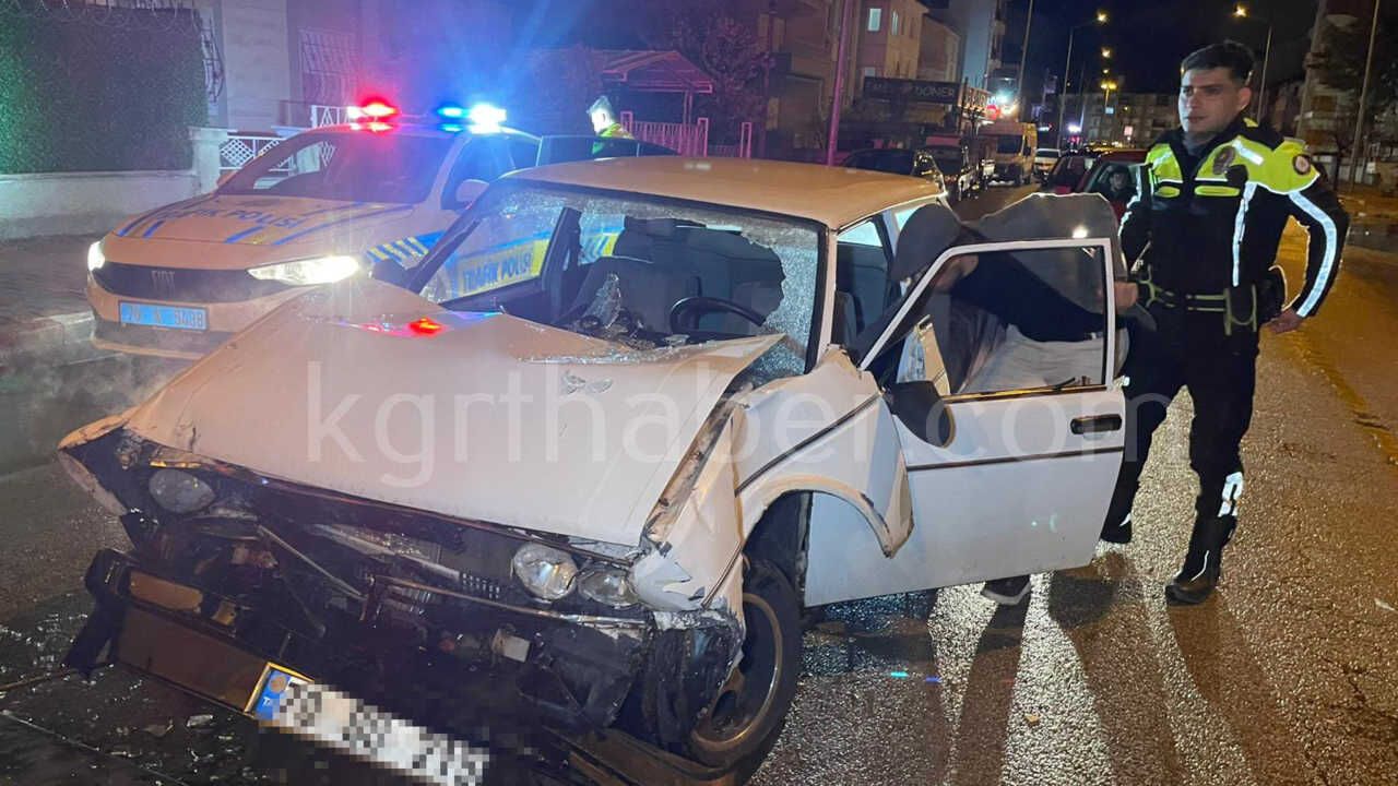 Alkollu Surucu Trafik Isigindaki Araca Carpti 1 Yarali7