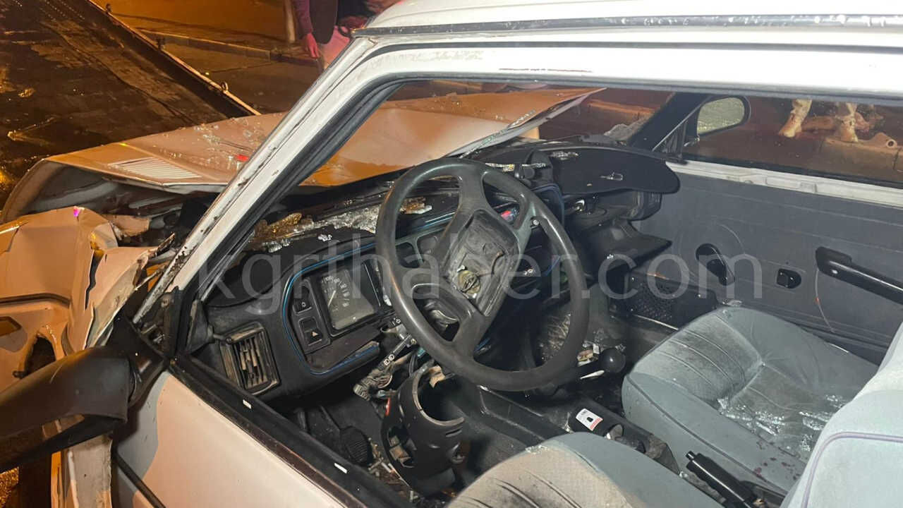 Alkollu Surucu Trafik Isigindaki Araca Carpti 1 Yarali8