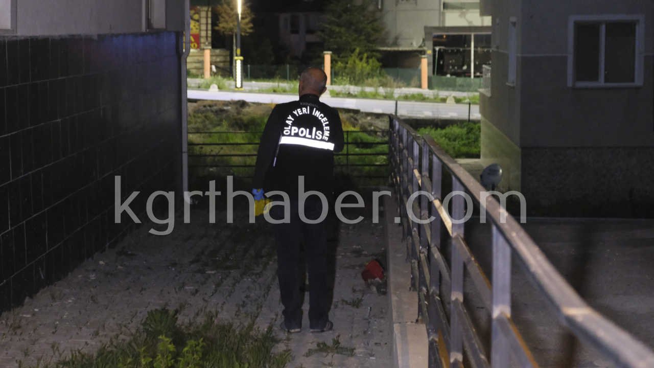 Arkadasini Ziyarete Geldigi Apartin Penceresinden Dustu 1 Agir Yarali0