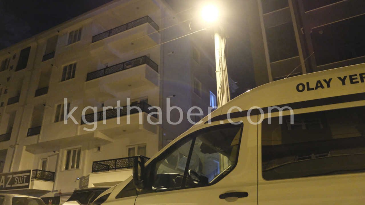 Arkadasini Ziyarete Geldigi Apartin Penceresinden Dustu 1 Agir Yarali2