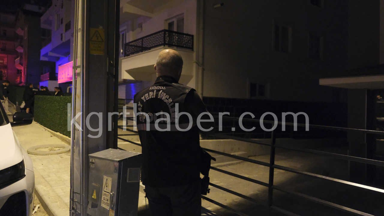 Arkadasini Ziyarete Geldigi Apartin Penceresinden Dustu 1 Agir Yarali5