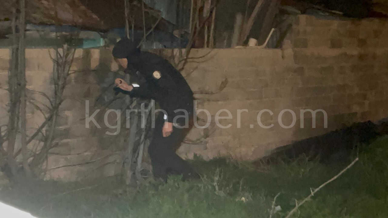 Gece Yarisi Tufekle Ates Actilar Apartman Ve Otomobil Zarar Gordu11