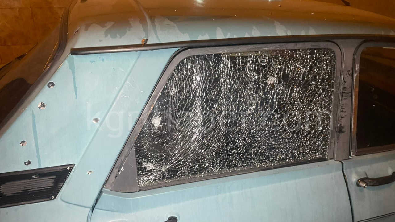 Gece Yarisi Tufekle Ates Actilar Apartman Ve Otomobil Zarar Gordu15