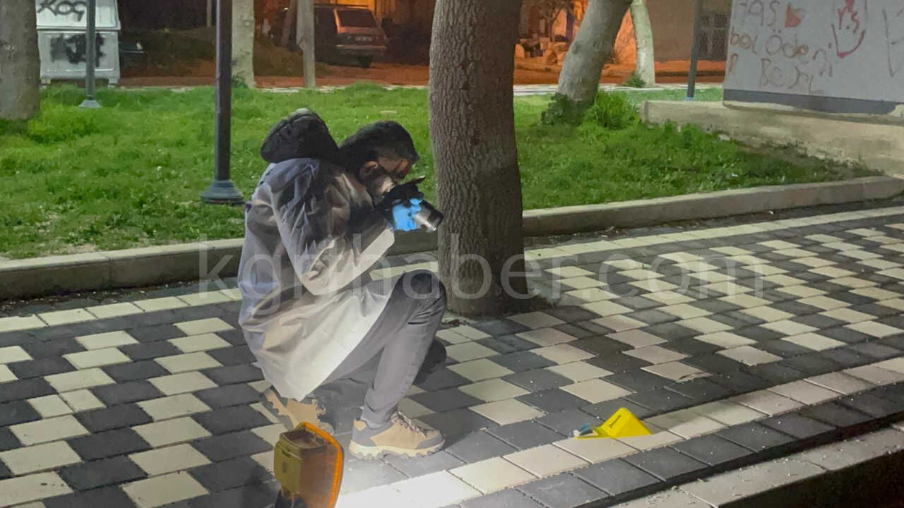 Gece Yarisi Tufekle Ates Actilar Apartman Ve Otomobil Zarar Gordu2