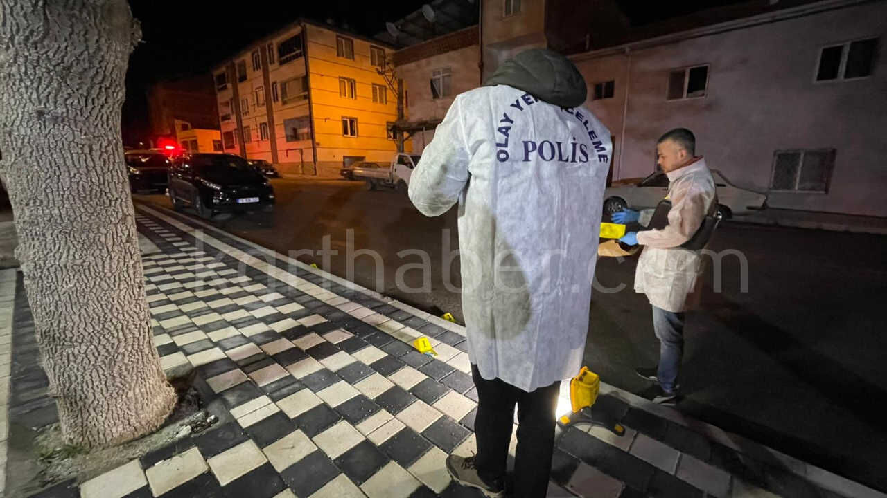 Gece Yarisi Tufekle Ates Actilar Apartman Ve Otomobil Zarar Gordu3