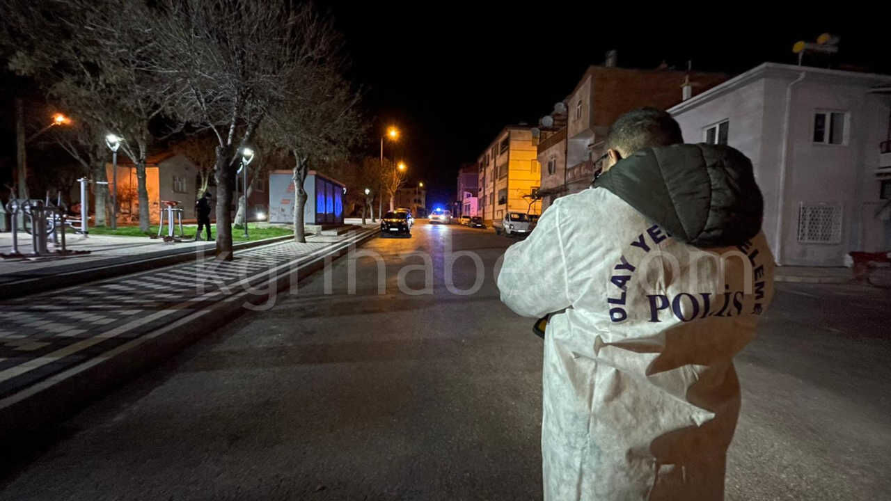 Gece Yarisi Tufekle Ates Actilar Apartman Ve Otomobil Zarar Gordu6