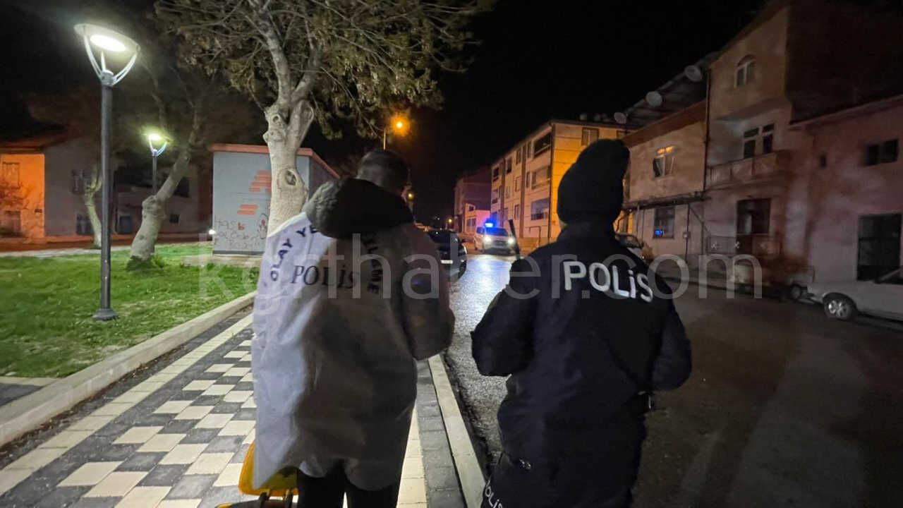 Gece Yarisi Tufekle Ates Actilar Apartman Ve Otomobil Zarar Gordu7