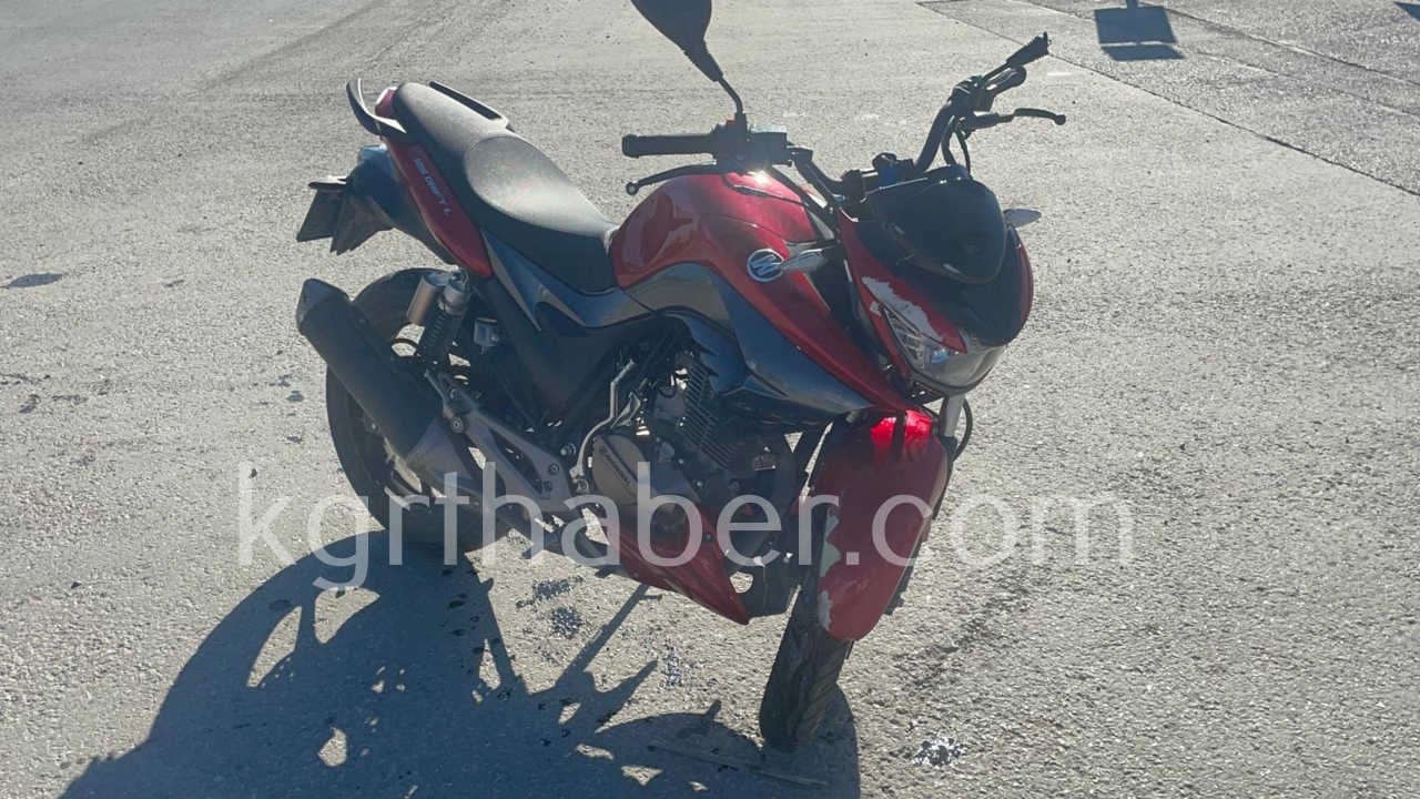 Hafif Ticari Aracla Motosikletin Carpistigi Kaza Kamerada 1 Yarali1