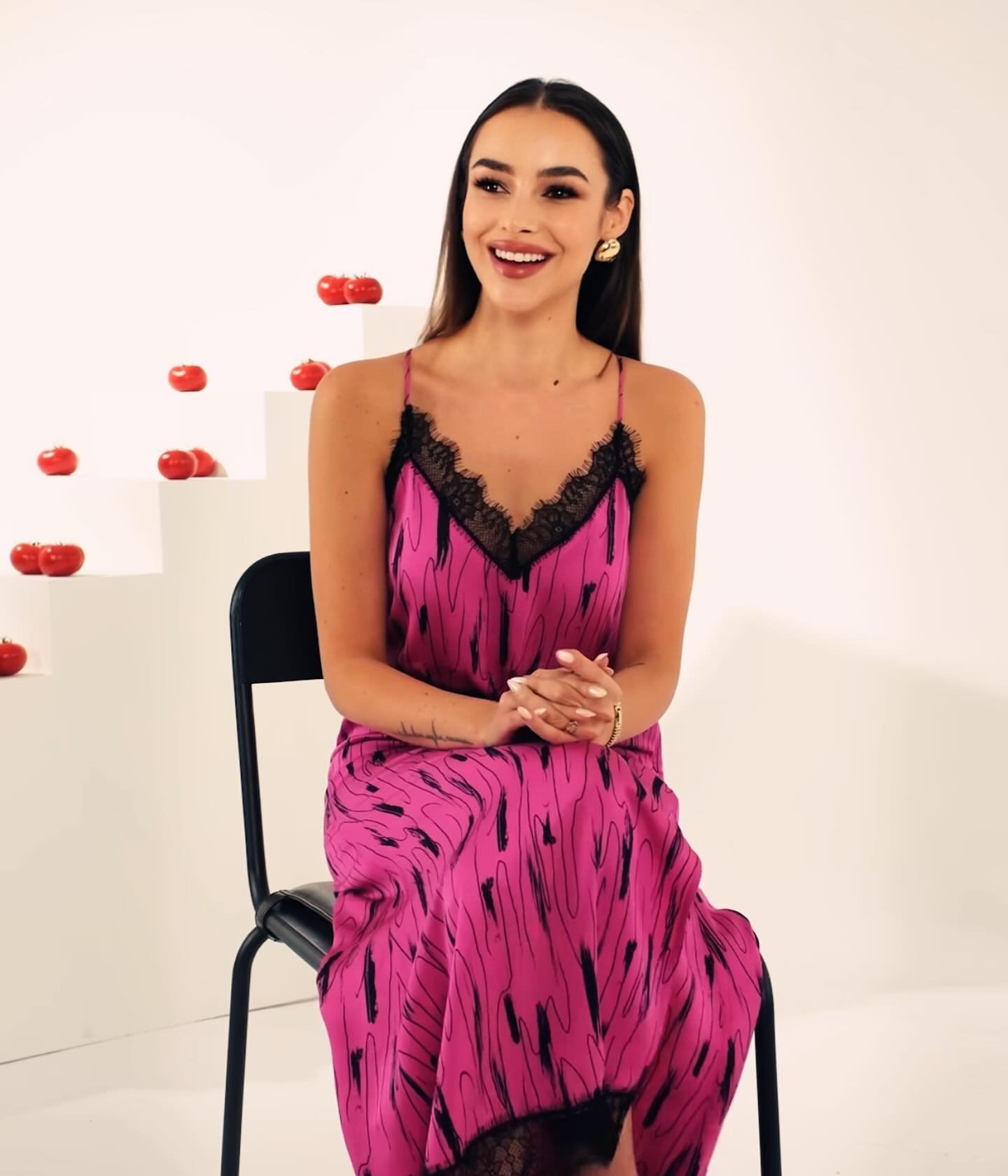 Hira Koyuncuoglundan Sevindiren Haber Unlu Oyuncu Nisanlandi (2)