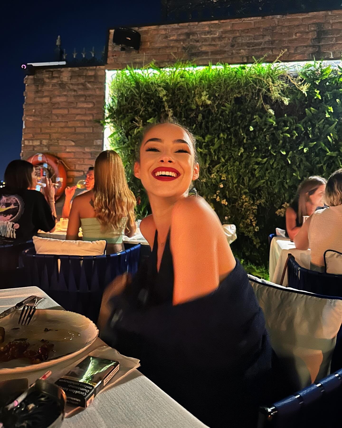 Hira Koyuncuoglundan Sevindiren Haber Unlu Oyuncu Nisanlandi (3)