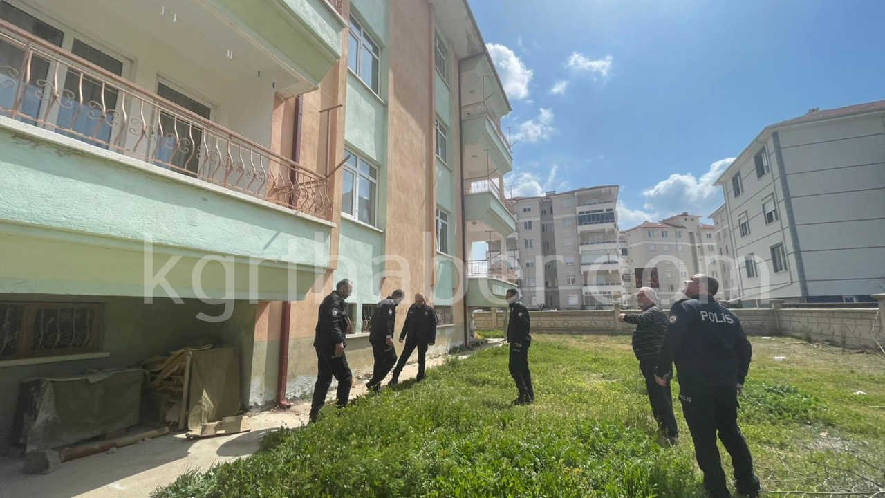 karamanda-3-kattaki-pencereden-dusen-3-yasindaki-cocuk-yaralandi6