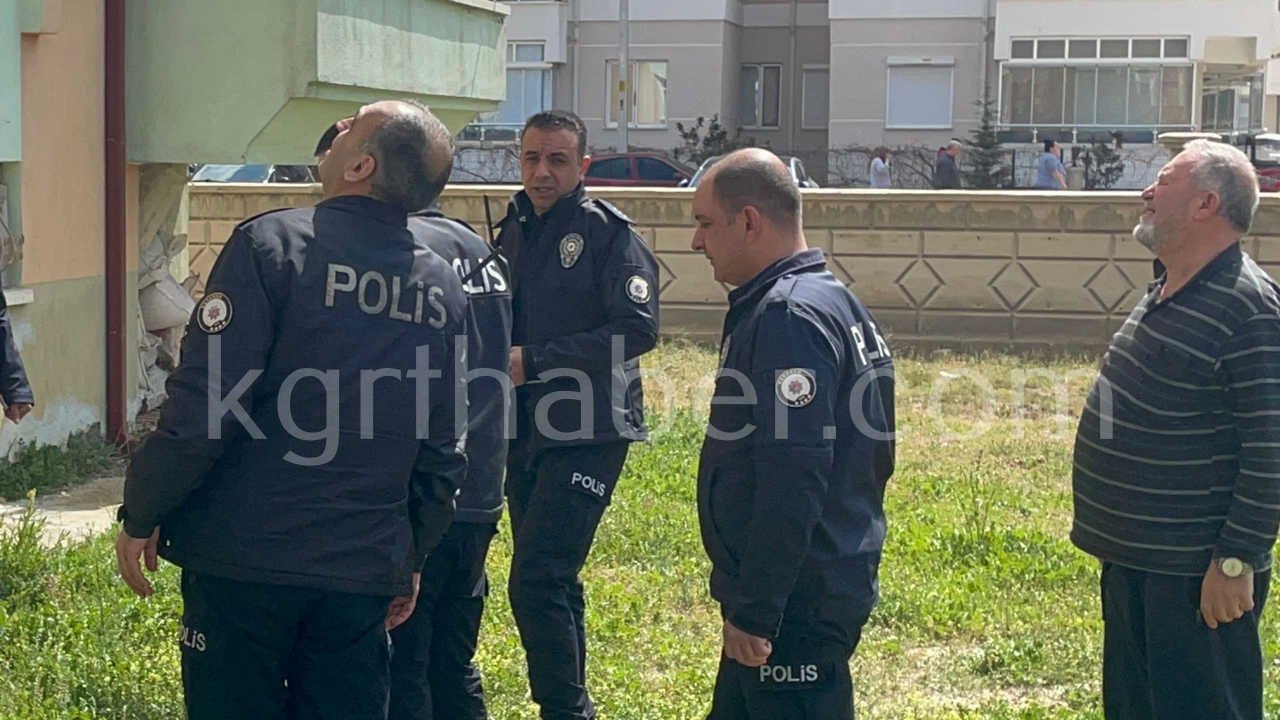 karamanda-3-kattaki-pencereden-dusen-3-yasindaki-cocuk-yaralandi3